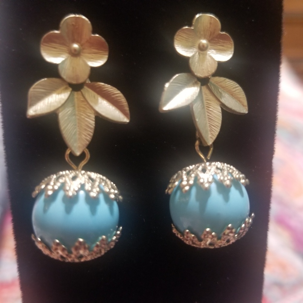 Frosted gold floral Torqoise earring studs